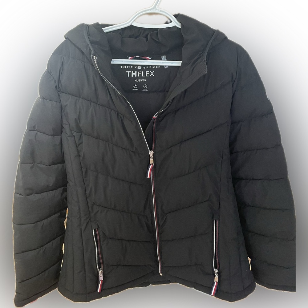 TOMMY HILFIGER Women Zip Up Short Puffer Jacket (Black, XL)